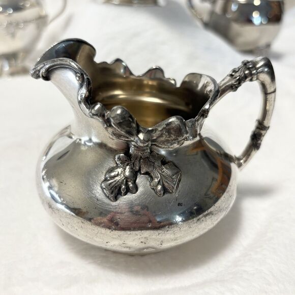 Vintage Ornate Silver Plate Creamer & Sugar Lot – Viking, WM Rogers, Mixed - Picture 14 of 16